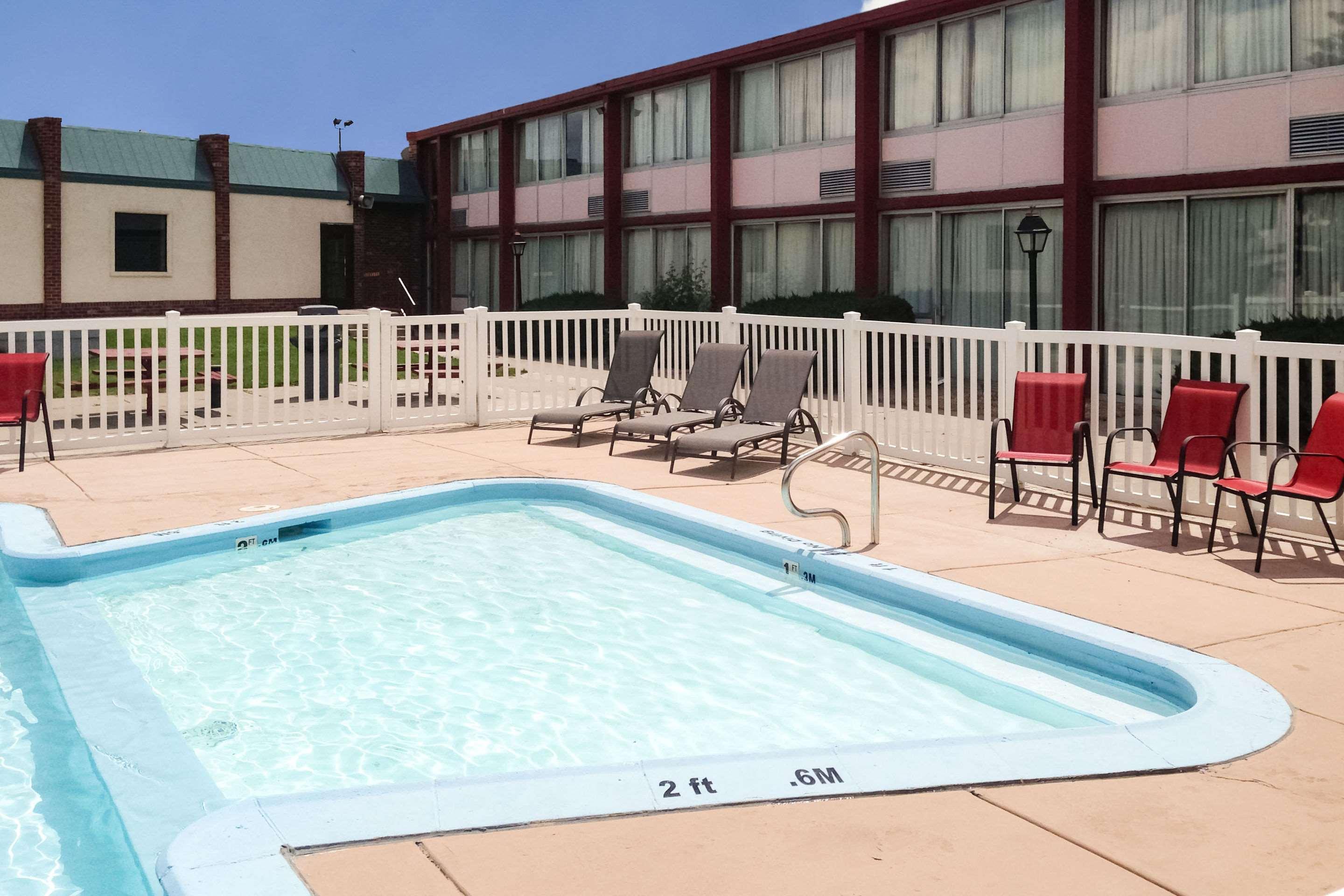 רולינס Econo Lodge מראה חיצוני תמונה